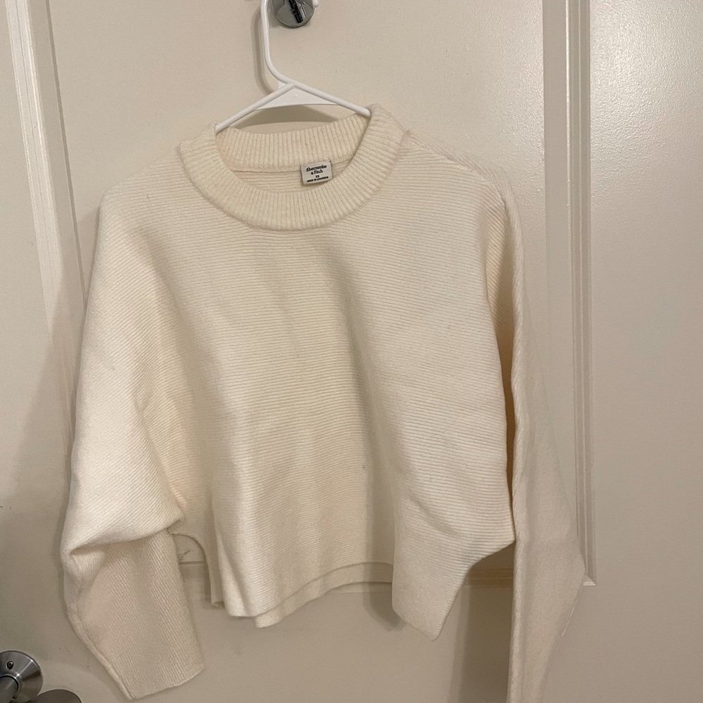 White cropped sweater from Abercrombie
